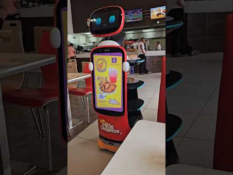 “¡Increíble! 🤖 Un robot sirve la comida en Pollo Campestre La Unión 🍗”