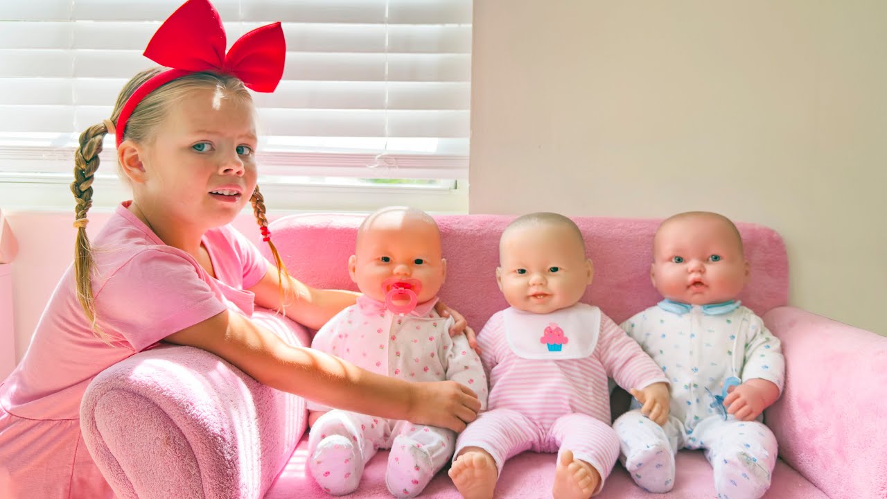 Naomi’s Amazing Pretend Play with Dolls and Toys