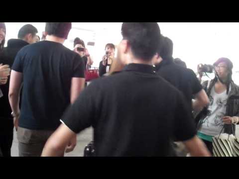 [5-18-12] f(X) Victoria at LAX