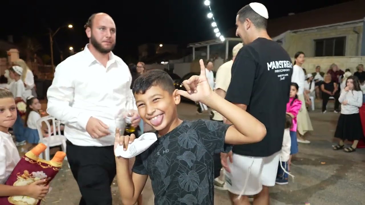 שמחת תורה בבית הכנסת כתר ראובן 