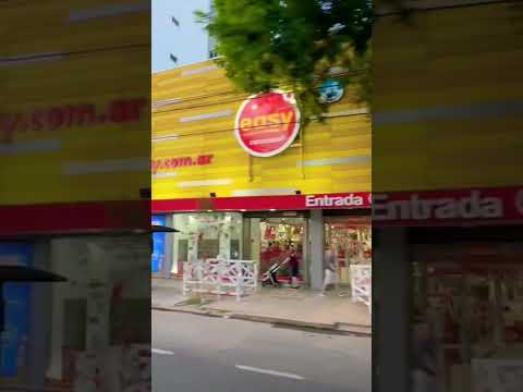 El tranvía está pasando por Rivadavia a la altura de Puan en #caballito #shorts #buenosaires #tram