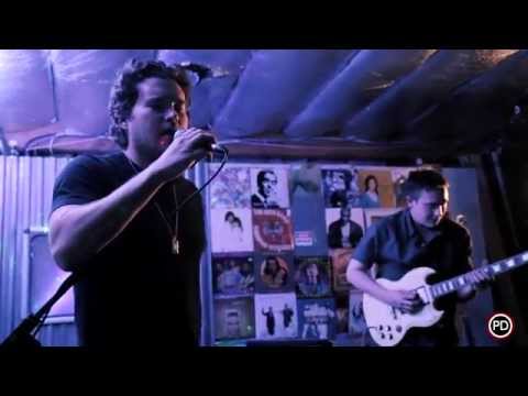 Niteppl - Whispers (Live on PressureDrop.tv)