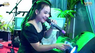 Download lagu PELAMINAN KELABU - ERIKA SYAULINA mp3 Download lagu PELAMINAN KELABU - ERIKA SYAULINA mp3