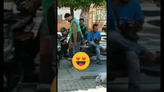 Download lagu Gojek Joget di Jalan Tunggu Order #shorts mp3 Download lagu Gojek Joget di Jalan Tunggu Order #shorts mp3