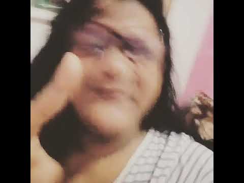 Telma pereira  se divertir 'cantando a música de Marília Mendonça