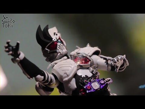 S.H.Figuarts KAMEN RIDER GENM ZOMBIE GAMER LEVEL X display