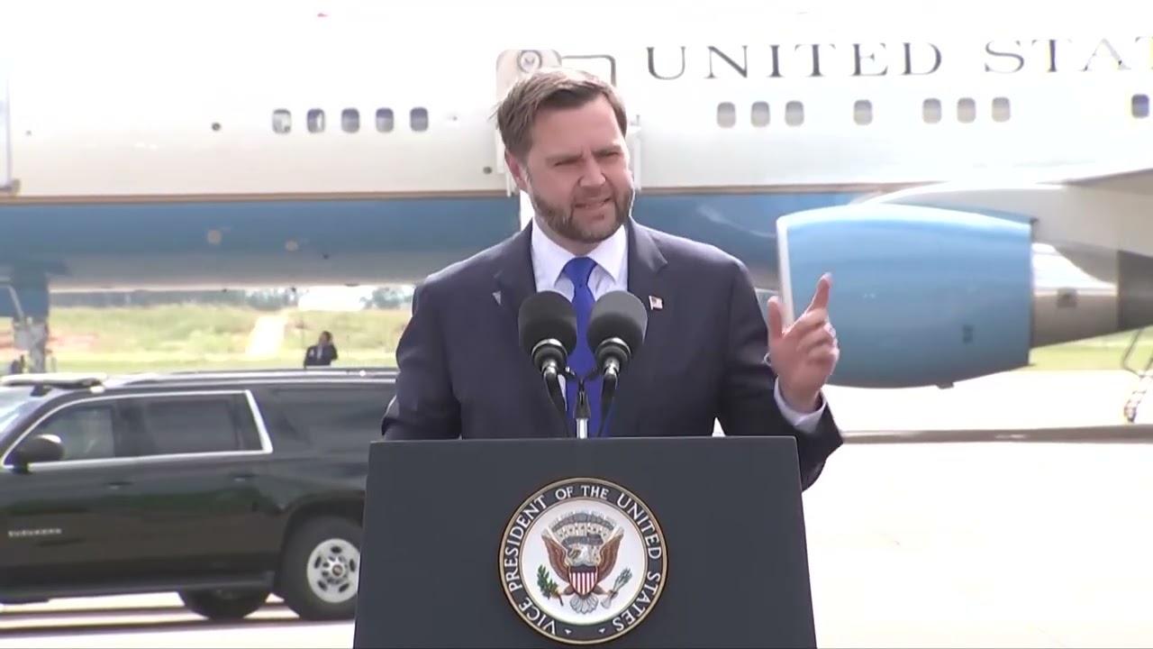 JD Vance has 'totally platonic' love for Texas crowd, scolds protester: 'Get the hell out of here'