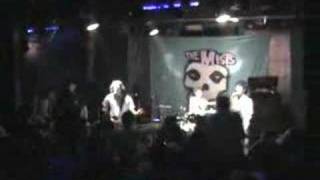 FALSA DEMOCRACIA- se va (embajada boliviana)