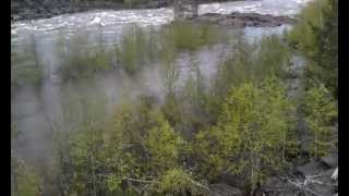 preview picture of video 'Umeälven at Sörfors bridge flash flood!'