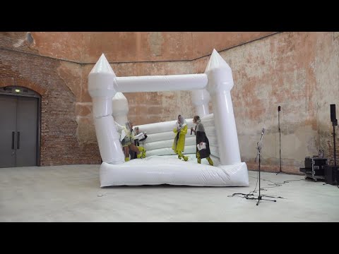 Hanna Kučera - This must be the Play