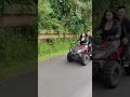 Monica Belajar Naik APV