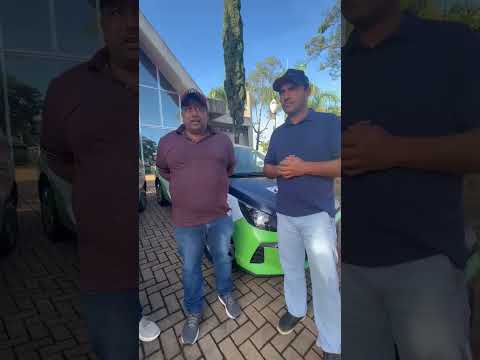 MAUÁ DA SERRA - Vereadores Juarez e Faísca, com o prefeito Giva, entregando conquista