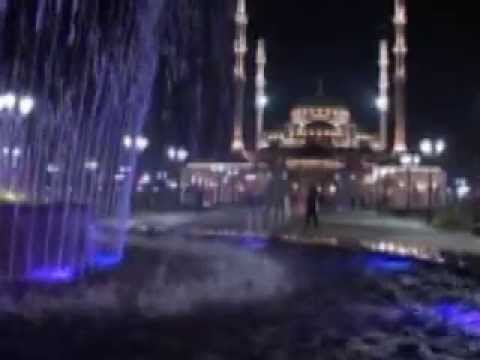 Tours-TV.com: Fountains in Front of Mosque