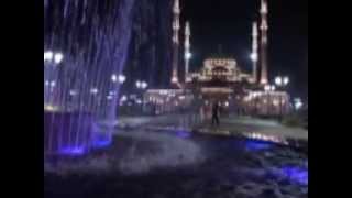 preview picture of video 'Tours-TV.com: Fountains in Front of Mosque'