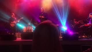 Taylor Hicks/Takin it to the street