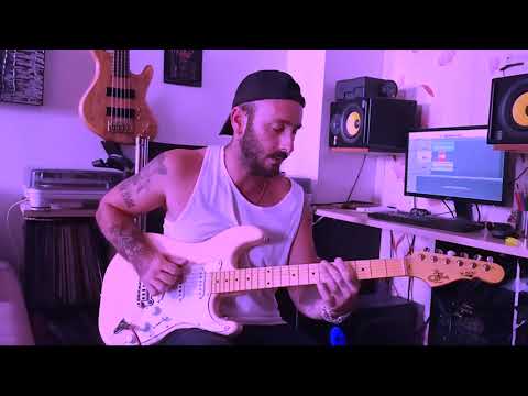 Jeremy Ellis performs on MASCHINE MIKRO Feat Paco records Jr. on Bass/Guitar