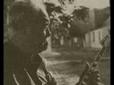 Márkos Vamvakáris - Koroidho (The Sucker) 1935