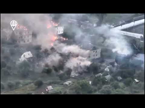 Ukrainian Marder IFV using the 20mm Rh 202 Cannon against entrenched russian Infantry