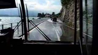 preview picture of video 'Hochwasser Thunersee 2005, Busfahrt'