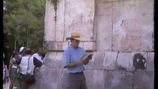 preview picture of video 'Chichen Itza Bearded Man.avi'