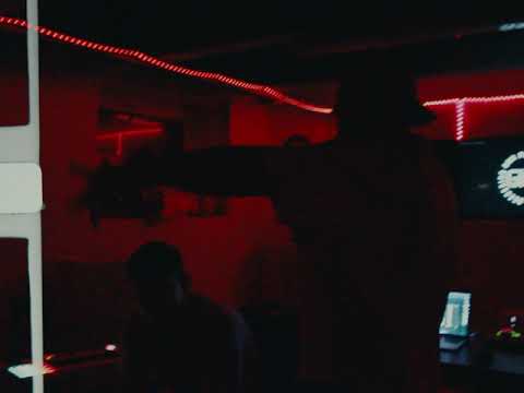 METRO473 - Pozerá na mňa