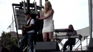 Emily West - Blue Sky (CMA Music Fest)