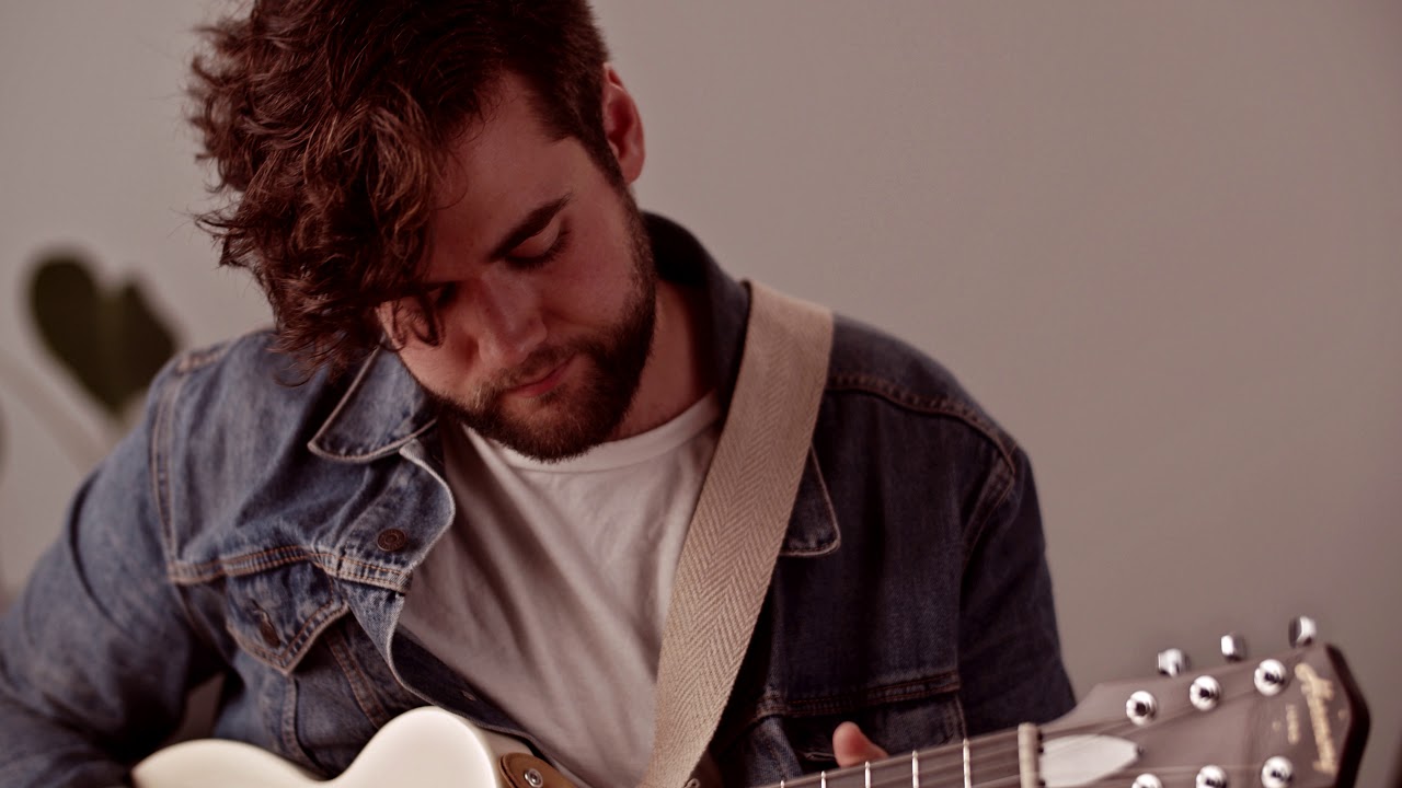 Harmony Juno Electric Guitar w/MONO Bag - Champagne