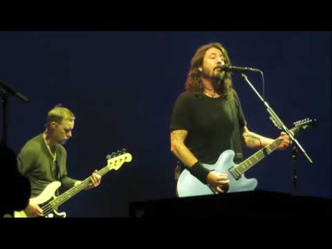 Foo Fighters - Dirty Water (Surprise Debut) - 07/03/2017 @ AccorHotels Arena, Paris FR