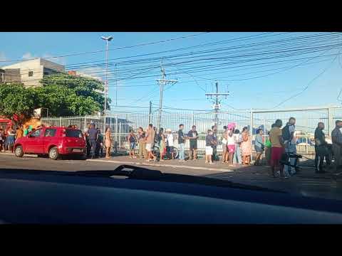 FILAS NO SAC DE CANDEIAS E GRANDE AGLOMERAÇÕES PARA TIRAR A NOVA CARTEIRA DE IDENTIDADE