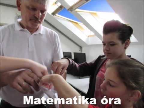 Vár állott most, most kőhalom...