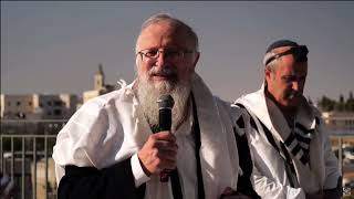 שחרור ירושלים- נס לדורות | הרב שמואל אליהו | הלכה יומית | יום ירושלים | כ"ח אייר תשפ"ד (הרב שמואל אליהו) - התמונה מוצגת ישירות מתוך אתר האינטרנט יוטיוב. זכויות היוצרים בתמונה שייכות ליוצרה. קישור קרדיט למקור התוכן נמצא בתוך דף הסרטון