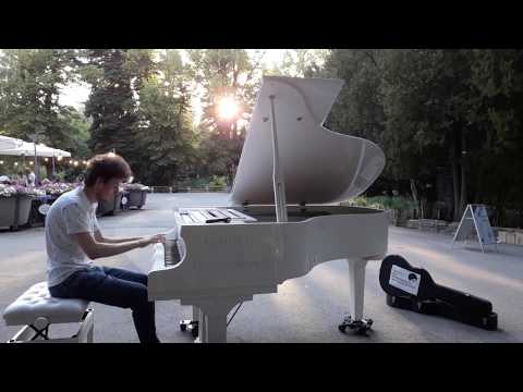 Thomas Krüger – Piano Pop Medley in Park In Vienna