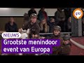 Ponyheld Ian van Dasselaar presteert tijdens de menindoor