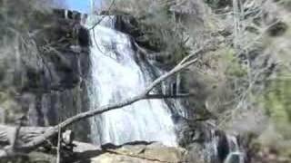 preview picture of video 'Roxann Falls at Apple Pie Ridge (Winter View)'