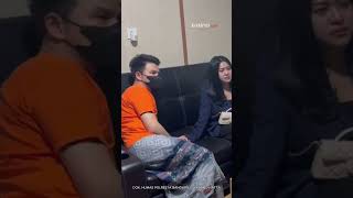 Download lagu Momen Ijonk Pakai Sarung Usai Operasi, Diperiksa soal Vape Obat Keras mp3 Download lagu Momen Ijonk Pakai Sarung Usai Operasi, Diperiksa soal Vape Obat Keras mp3