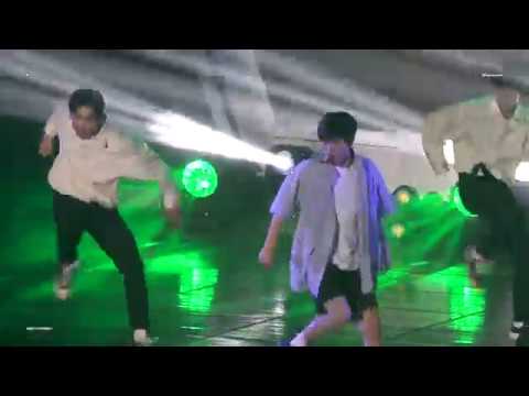 180805 EXO-CBX FAN EVENT HEY MAMA 백현 FOCUS