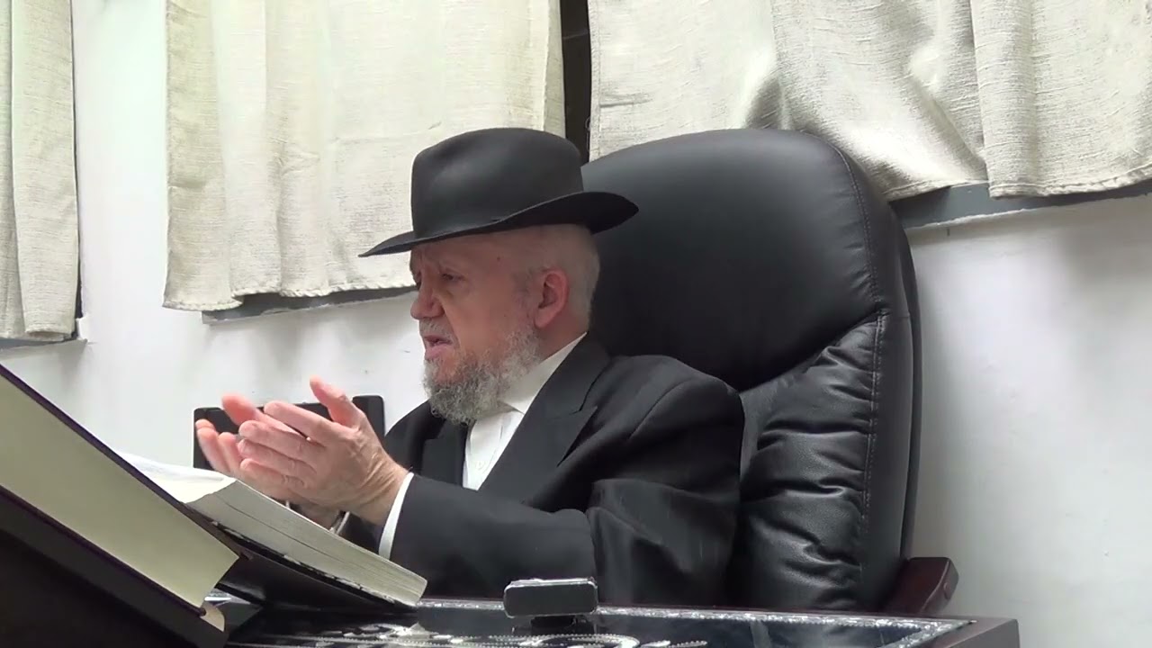 להעיר על תפילין שירדו על המצח – כן או לא? | השידור השבועי ממרן זצוק"ל בהלכות תפ