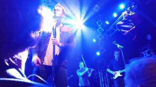 Fans are singing Happy Birthday to Tom Chaplin followed by &quot;Solid Gold&quot; Hamburg Knust 08 03 2017