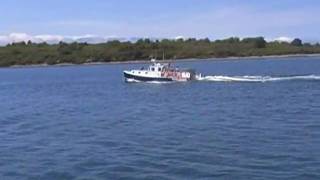 preview picture of video 'Lobster Boat Near Bumpkin Island'