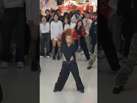 Kpop in public LISA 'ROCKSTAR'