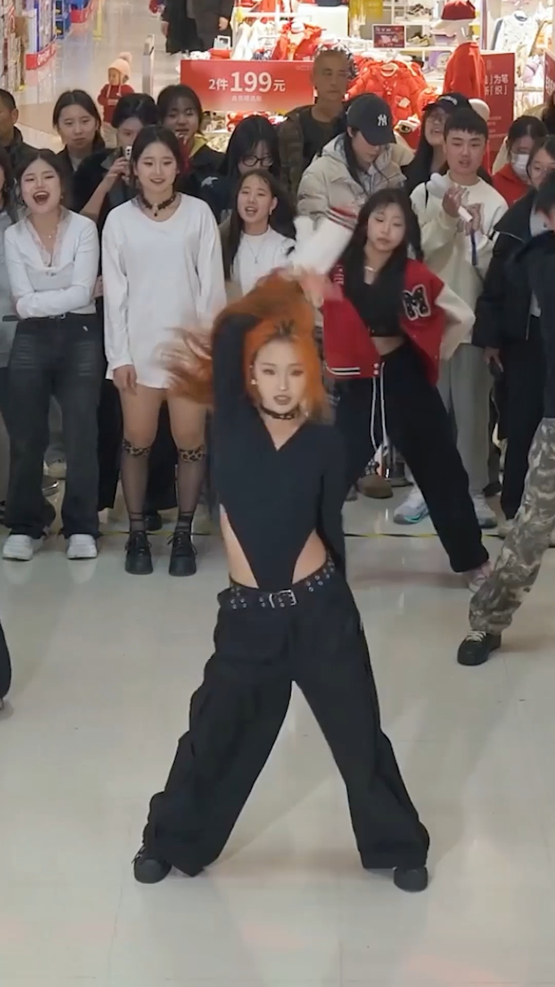 Gak bisa berhenti nari setiap kali dengar lagu LISA - ROCKSTAR! 😍✨ Coba deh ikutan tantangannya, pasti seru!