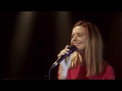 Lenka Nová & Petr Malásek - Už se kácí v našem lese (Živé vystoupení)