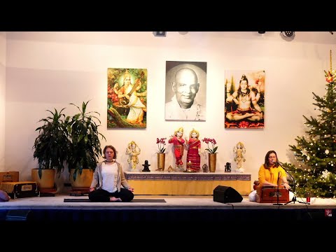 Mantrayogastunde mit Katyayani - Yoga Vidya Ashram Live, 05.12.2021, 09:15 Uhr