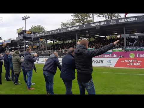 Ehrenrunde der 89er-Aufstiegsmannschaft