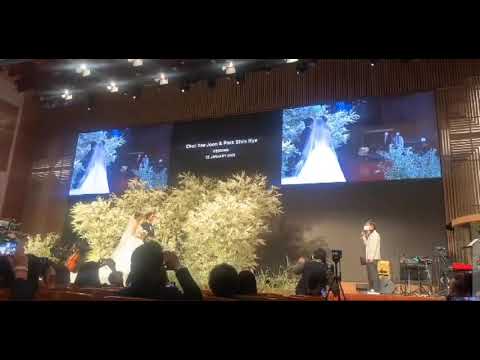 Kyungsoo & Crush sang 'Beautiful' at Park Shin Hye and Choi Tae Joon's Wedding!