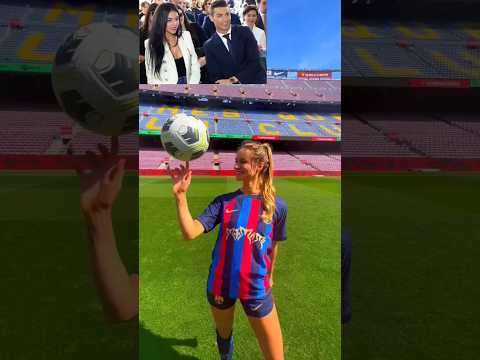 lia.Lewis introduces juggler.