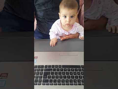 Zişan Gulbin baby is crying with song