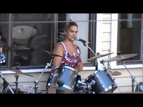 GRRRLZ ROCK Orginizer Matrisha Armitage thanks local sponsors.wmv