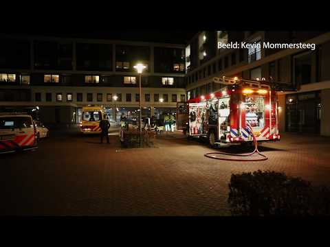 Brandweerman onwel tijdens grote brand in Waalwijk