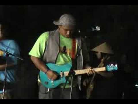 3 Houses Down - Nora takes the lead